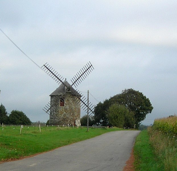2011-09-25 20 Qui a leve le nez du guidon pour admirer le Moulin de Kercousquet.JPG